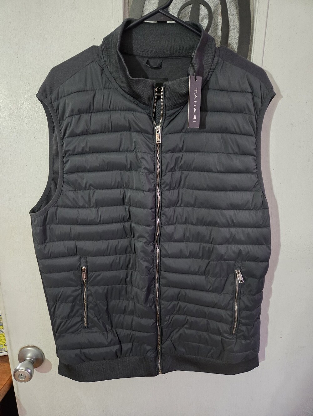 Tahari Men's Black Quilted Lightweight Vest with Zip Pockets NWT